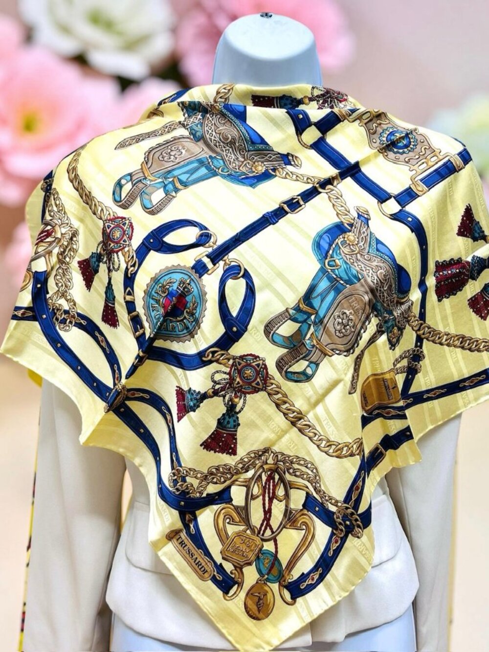 Unused TRUSSARDI Neck-Kerchief  Silk Satin 23."  yellow blue gold chain bow (29